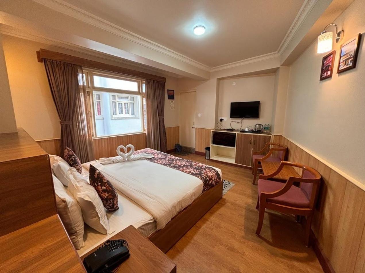 Serenity Taksa Palace Hotel Darjeeling  Ngoại thất bức ảnh