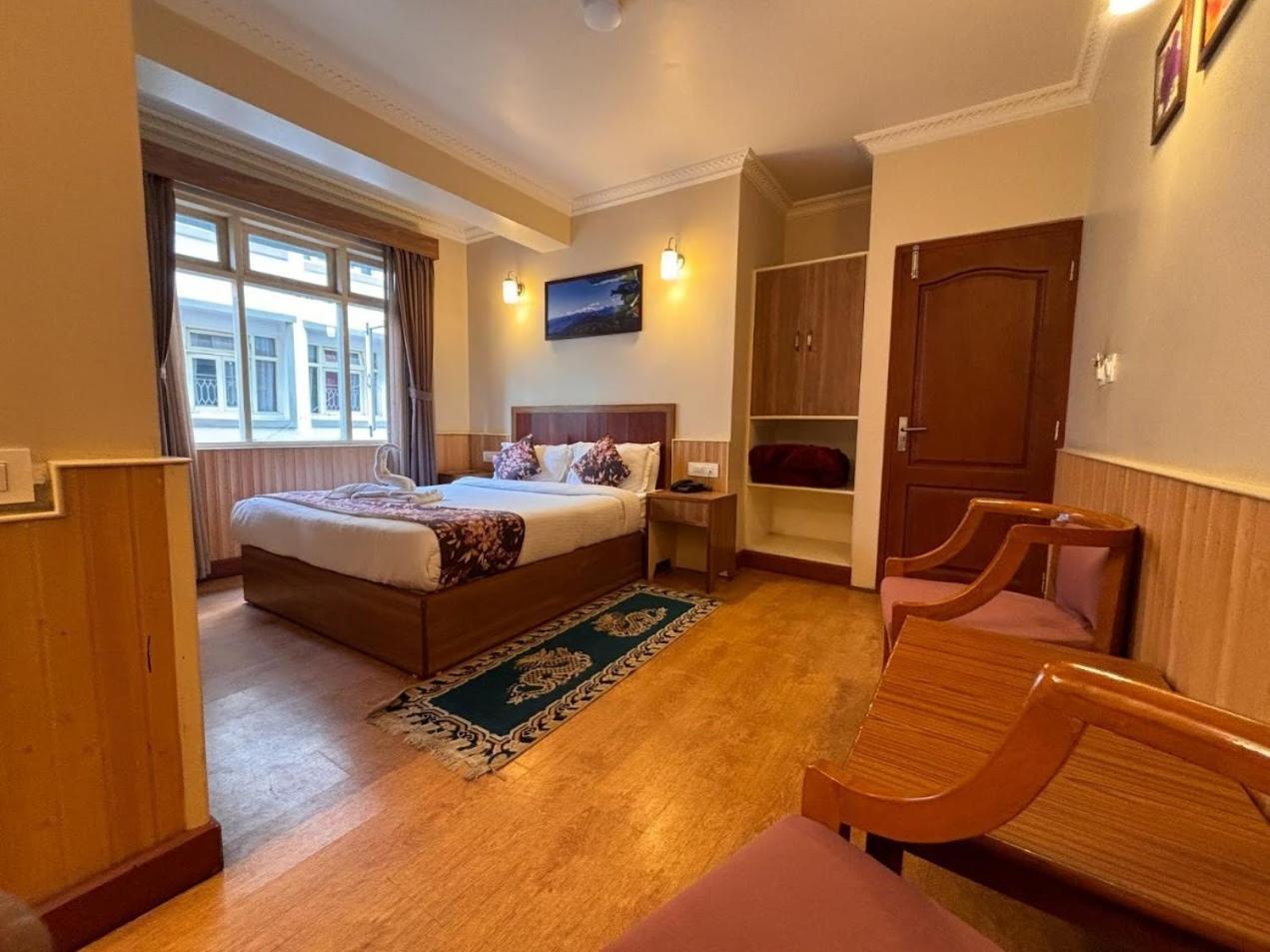 Serenity Taksa Palace Hotel Darjeeling  Ngoại thất bức ảnh